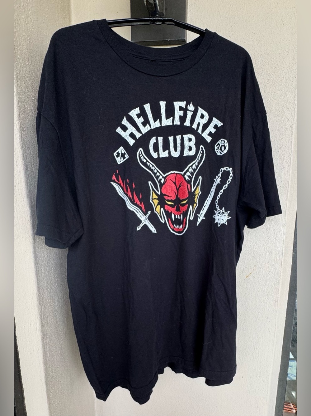 Netflix Stranger Things Black T-Shirt Hellfire Club Red/White Graphics Large*